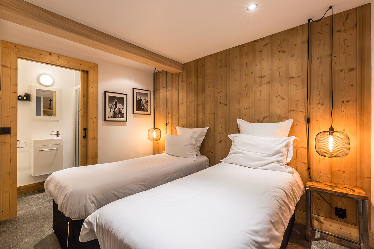 Chalet Quartz | Sleeps 23 - 18