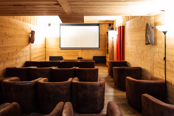 Chalet Quartz | Sleeps 23 - 21
