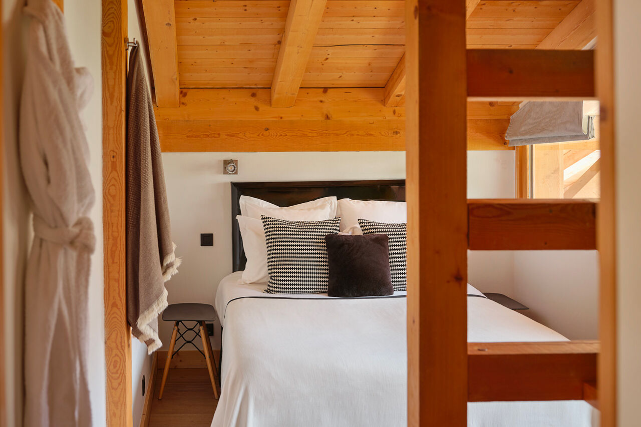 Chalet Quartz | Sleeps 23 - 17