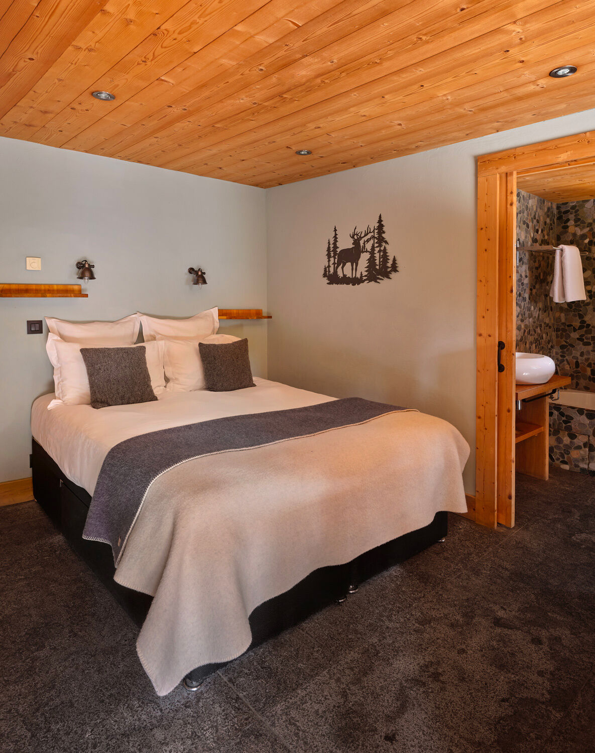 Chalet Quartz | Sleeps 23 - 16