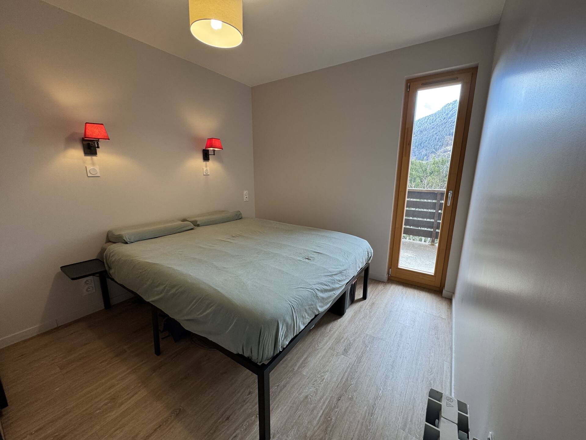 Luxury apartment for 6 people. 3 bedrooms. Terrace. Parking. - 16