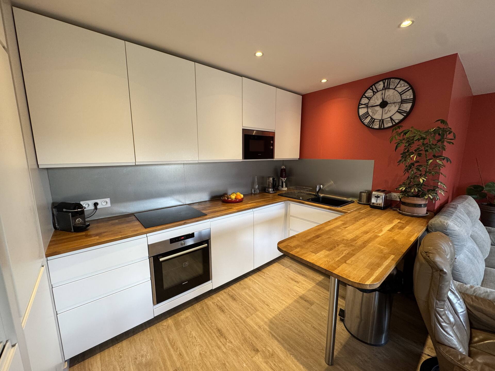 Luxury apartment for 6 people. 3 bedrooms. Terrace. Parking. - 10