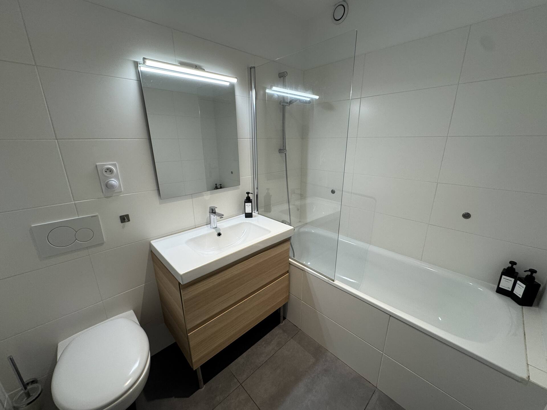 Luxury apartment for 6 people. 3 bedrooms. Terrace. Parking. - 18