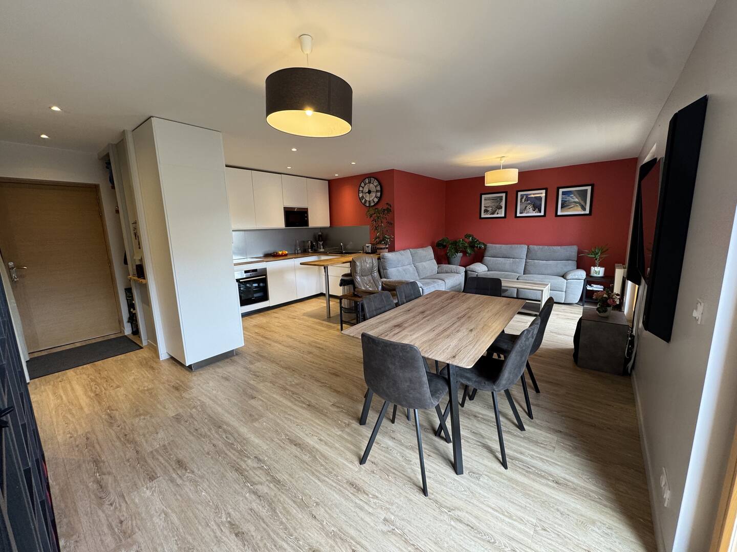 Luxury apartment for 6 people. 3 bedrooms. Terrace. Parking. - 2