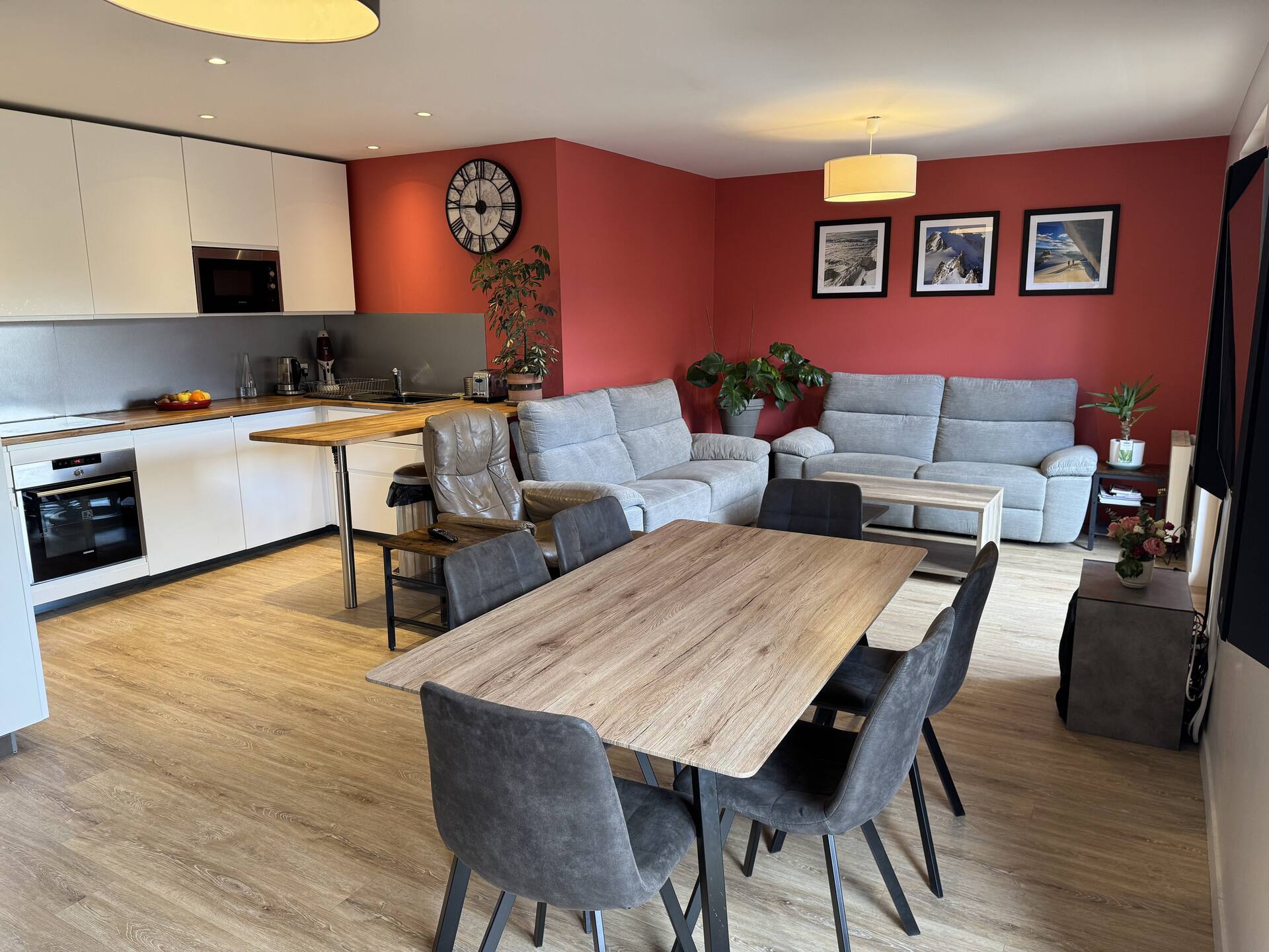 Luxury apartment for 6 people. 3 bedrooms. Terrace. Parking. - 4