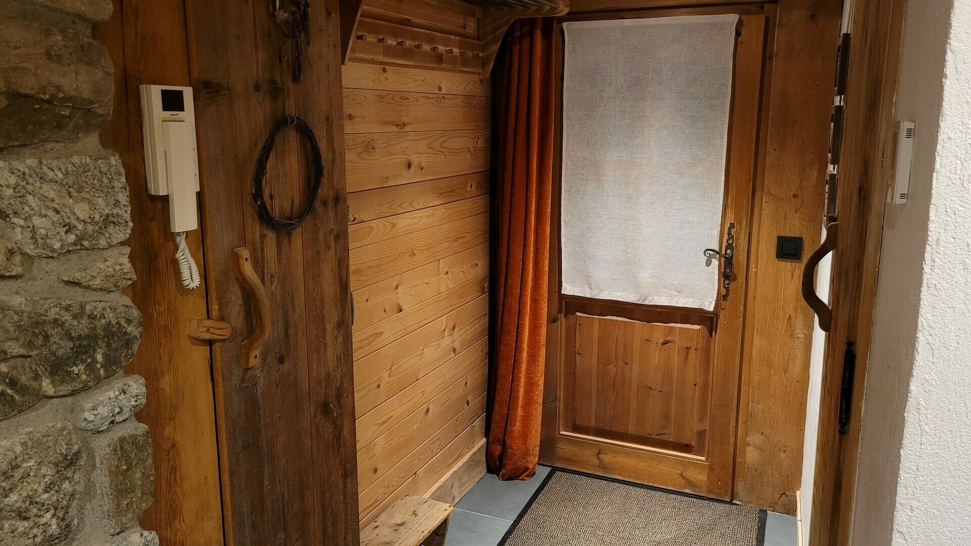 Chalet Champion 2 - 19